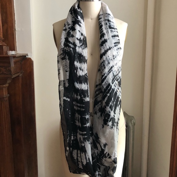 Black Patterned Infinity Scarf - Picture 2 of 3